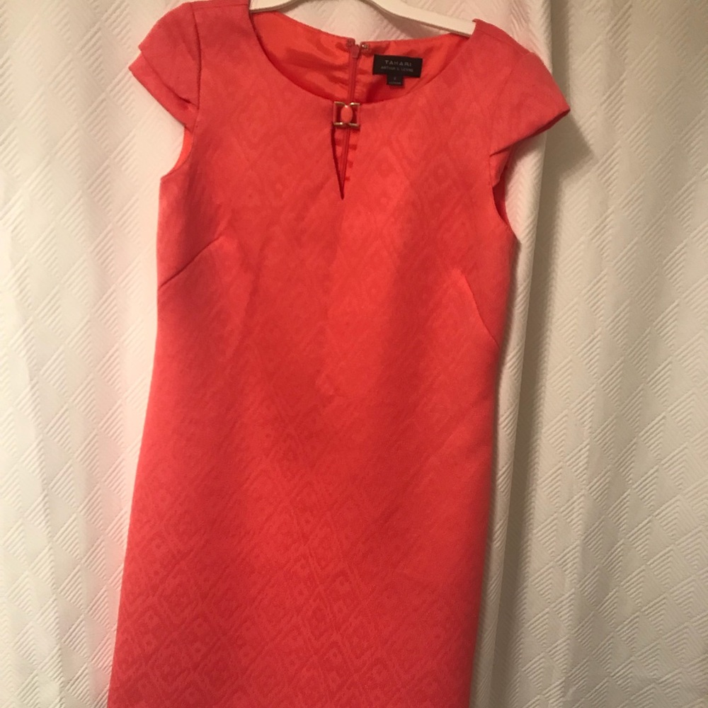 Tahari coral shift dress size 2 NWOT